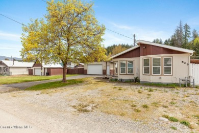 Beautifully maintained 3-bedroom, 2-bathroom home in downtown on Pinehurst Golf Course in Idaho - for sale on GolfHomes.com, golf home, golf lot