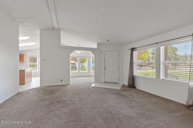 Beautifully maintained 3-bedroom, 2-bathroom home in downtown on Pinehurst Golf Course in Idaho - for sale on GolfHomes.com, golf home, golf lot