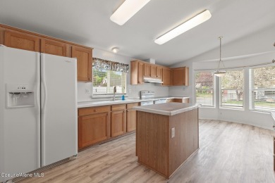 Beautifully maintained 3-bedroom, 2-bathroom home in downtown on Pinehurst Golf Course in Idaho - for sale on GolfHomes.com, golf home, golf lot