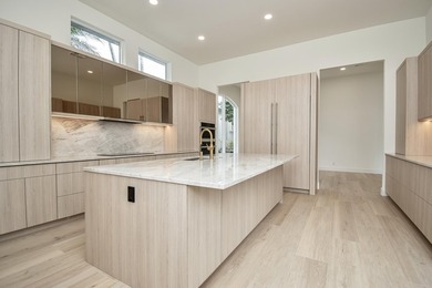 FULL GOLF MEMBERSHIP | COMPLETELY REMODELED | MOVE-IN READY on Addison Reserve in Florida - for sale on GolfHomes.com, golf home, golf lot