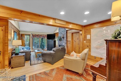 Rustic mountain escape with warm wood features! This 3 bedroom on Split Rock Resort and Country Club in Pennsylvania - for sale on GolfHomes.com, golf home, golf lot