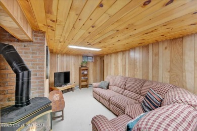 Rustic mountain escape with warm wood features! This 3 bedroom on Split Rock Resort and Country Club in Pennsylvania - for sale on GolfHomes.com, golf home, golf lot