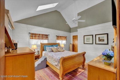 Rustic mountain escape with warm wood features! This 3 bedroom on Split Rock Resort and Country Club in Pennsylvania - for sale on GolfHomes.com, golf home, golf lot