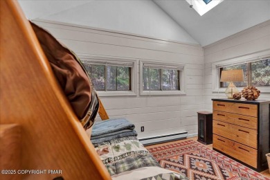 Rustic mountain escape with warm wood features! This 3 bedroom on Split Rock Resort and Country Club in Pennsylvania - for sale on GolfHomes.com, golf home, golf lot