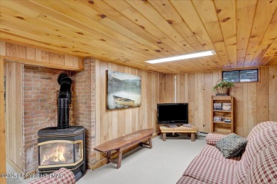 Rustic mountain escape with warm wood features! This 3 bedroom on Split Rock Resort and Country Club in Pennsylvania - for sale on GolfHomes.com, golf home, golf lot