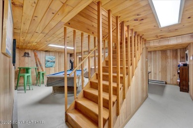 Rustic mountain escape with warm wood features! This 3 bedroom on Split Rock Resort and Country Club in Pennsylvania - for sale on GolfHomes.com, golf home, golf lot