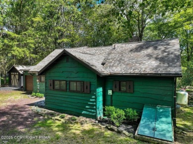 Rustic mountain escape with warm wood features! This 3 bedroom on Split Rock Resort and Country Club in Pennsylvania - for sale on GolfHomes.com, golf home, golf lot