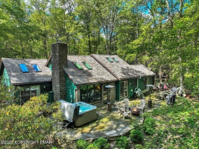 Rustic mountain escape with warm wood features! This 3 bedroom on Split Rock Resort and Country Club in Pennsylvania - for sale on GolfHomes.com, golf home, golf lot