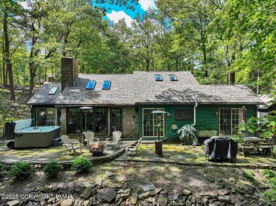 Rustic mountain escape with warm wood features! This 3 bedroom on Split Rock Resort and Country Club in Pennsylvania - for sale on GolfHomes.com, golf home, golf lot