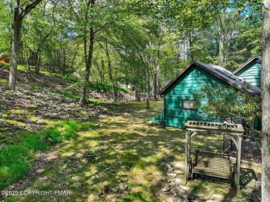 Rustic mountain escape with warm wood features! This 3 bedroom on Split Rock Resort and Country Club in Pennsylvania - for sale on GolfHomes.com, golf home, golf lot