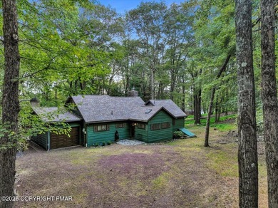 Rustic mountain escape with warm wood features! This 3 bedroom on Split Rock Resort and Country Club in Pennsylvania - for sale on GolfHomes.com, golf home, golf lot