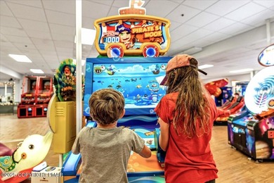 Rustic mountain escape with warm wood features! This 3 bedroom on Split Rock Resort and Country Club in Pennsylvania - for sale on GolfHomes.com, golf home, golf lot