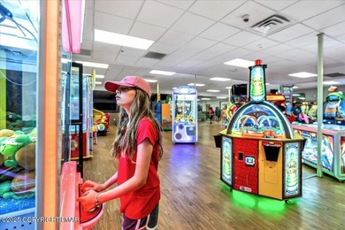 Rustic mountain escape with warm wood features! This 3 bedroom on Split Rock Resort and Country Club in Pennsylvania - for sale on GolfHomes.com, golf home, golf lot