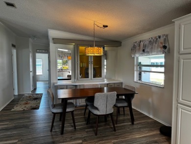 MOTIVATED SELLER** 2020 ROOF **GOLF CART INCLUDED**   Step into on Schalamar Creek Golf and Country Club in Florida - for sale on GolfHomes.com, golf home, golf lot