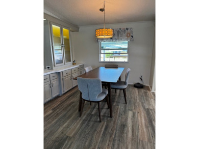 MOTIVATED SELLER** 2020 ROOF **GOLF CART INCLUDED**   Step into on Schalamar Creek Golf and Country Club in Florida - for sale on GolfHomes.com, golf home, golf lot