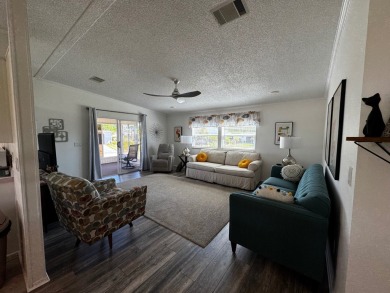 MOTIVATED SELLER** 2020 ROOF **GOLF CART INCLUDED**   Step into on Schalamar Creek Golf and Country Club in Florida - for sale on GolfHomes.com, golf home, golf lot