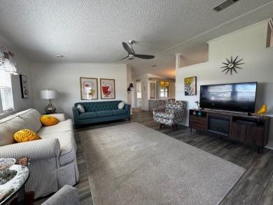 MOTIVATED SELLER** 2020 ROOF **GOLF CART INCLUDED**   Step into on Schalamar Creek Golf and Country Club in Florida - for sale on GolfHomes.com, golf home, golf lot