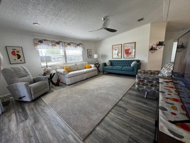 MOTIVATED SELLER** 2020 ROOF **GOLF CART INCLUDED**   Step into on Schalamar Creek Golf and Country Club in Florida - for sale on GolfHomes.com, golf home, golf lot