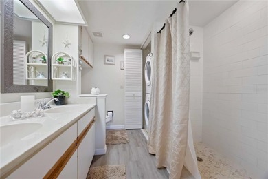 Under contract-accepting backup offers. Welcome to easy Florida on Plantation Golf and Country Club in Florida - for sale on GolfHomes.com, golf home, golf lot