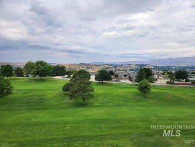 This luxurious home situated on the 6th fairway of the Lewiston on Lewiston Golf and Country Club in Idaho - for sale on GolfHomes.com, golf home, golf lot