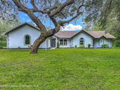 Fall in love with this picturesque 4 bedrooms, 2 bath, 2 car on Citrus Hills Golf Club in Florida - for sale on GolfHomes.com, golf home, golf lot