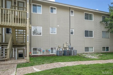 This lovely converted 2 bedroom, 2 bath condo has all you've on Lake Saint Louis Par 3 in Missouri - for sale on GolfHomes.com, golf home, golf lot