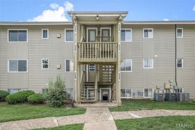 This lovely converted 2 bedroom, 2 bath condo has all you've on Lake Saint Louis Par 3 in Missouri - for sale on GolfHomes.com, golf home, golf lot