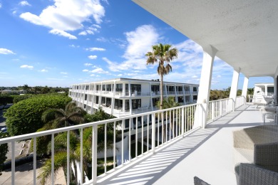 Beautiful top floor 3 bedroom, 2.5 bathroom apartment with Ocean on Palm Beach Par-3 Golf Course in Florida - for sale on GolfHomes.com, golf home, golf lot