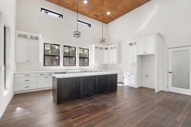 On Fleek. Bussin'. IYKYK.Welcome to a truly exceptional modern on Kimberling City Golf Club in Missouri - for sale on GolfHomes.com, golf home, golf lot