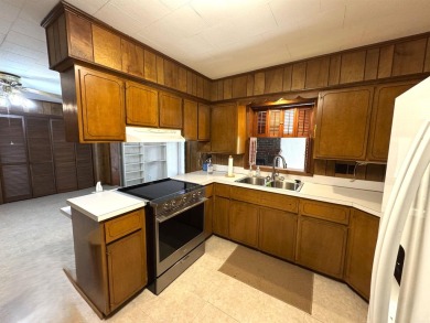 937 Homecrest Drive in Piggott, AR is a 3 BR, 2 BA, 1,742 SF on Sugar Creek Country Club in Arkansas - for sale on GolfHomes.com, golf home, golf lot