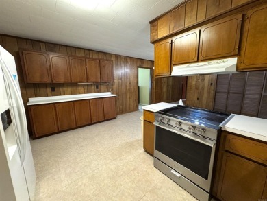 937 Homecrest Drive in Piggott, AR is a 3 BR, 2 BA, 1,742 SF on Sugar Creek Country Club in Arkansas - for sale on GolfHomes.com, golf home, golf lot