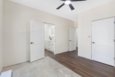 On Fleek. Bussin'. IYKYK.Welcome to a truly exceptional modern on Kimberling City Golf Club in Missouri - for sale on GolfHomes.com, golf home, golf lot