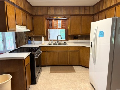 937 Homecrest Drive in Piggott, AR is a 3 BR, 2 BA, 1,742 SF on Sugar Creek Country Club in Arkansas - for sale on GolfHomes.com, golf home, golf lot