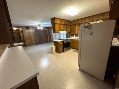 937 Homecrest Drive in Piggott, AR is a 3 BR, 2 BA, 1,742 SF on Sugar Creek Country Club in Arkansas - for sale on GolfHomes.com, golf home, golf lot