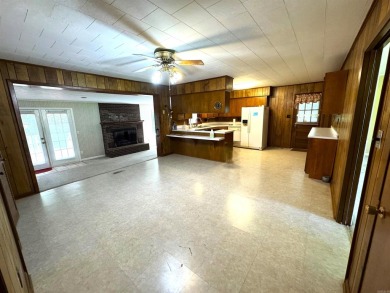 937 Homecrest Drive in Piggott, AR is a 3 BR, 2 BA, 1,742 SF on Sugar Creek Country Club in Arkansas - for sale on GolfHomes.com, golf home, golf lot