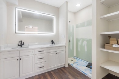 On Fleek. Bussin'. IYKYK.Welcome to a truly exceptional modern on Kimberling City Golf Club in Missouri - for sale on GolfHomes.com, golf home, golf lot