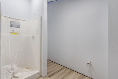 On Fleek. Bussin'. IYKYK.Welcome to a truly exceptional modern on Kimberling City Golf Club in Missouri - for sale on GolfHomes.com, golf home, golf lot