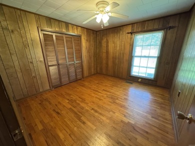 937 Homecrest Drive in Piggott, AR is a 3 BR, 2 BA, 1,742 SF on Sugar Creek Country Club in Arkansas - for sale on GolfHomes.com, golf home, golf lot