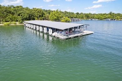 On Fleek. Bussin'. IYKYK.Welcome to a truly exceptional modern on Kimberling City Golf Club in Missouri - for sale on GolfHomes.com, golf home, golf lot