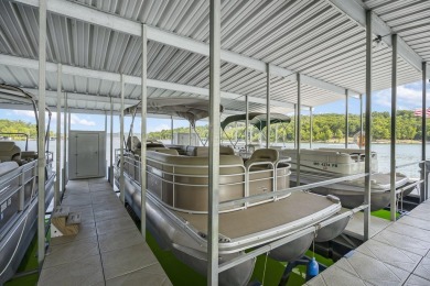 On Fleek. Bussin'. IYKYK.Welcome to a truly exceptional modern on Kimberling City Golf Club in Missouri - for sale on GolfHomes.com, golf home, golf lot