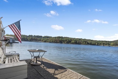 On Fleek. Bussin'. IYKYK.Welcome to a truly exceptional modern on Kimberling City Golf Club in Missouri - for sale on GolfHomes.com, golf home, golf lot