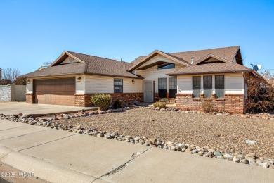 Nice curb appeal, 3-bedroom 2 bath home in a well-established on Snowflake Municipal Golf Course in Arizona - for sale on GolfHomes.com, golf home, golf lot