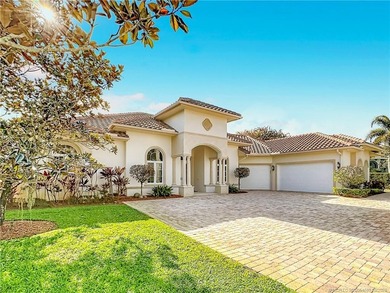 Hobe Sound Golf Club *Hidden Gem* on 8th Fairway. Rare 4BR/4BA on Hobe Sound Golf Club in Florida - for sale on GolfHomes.com, golf home, golf lot