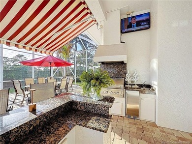 Hobe Sound Golf Club *Hidden Gem* on 8th Fairway. Rare 4BR/4BA on Hobe Sound Golf Club in Florida - for sale on GolfHomes.com, golf home, golf lot