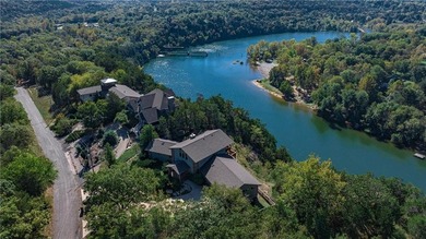 Beautiful home on Holiday Island with breathtaking views on Holiday Island Executive Golf Course in Arkansas - for sale on GolfHomes.com, golf home, golf lot