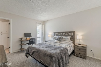 Immaculate Move-In Ready Condo/Twin Home! This beautifully on PalmBrook Country Club in Arizona - for sale on GolfHomes.com, golf home, golf lot