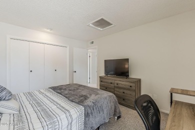 Immaculate Move-In Ready Condo/Twin Home! This beautifully on PalmBrook Country Club in Arizona - for sale on GolfHomes.com, golf home, golf lot