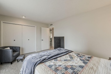 Immaculate Move-In Ready Condo/Twin Home! This beautifully on PalmBrook Country Club in Arizona - for sale on GolfHomes.com, golf home, golf lot