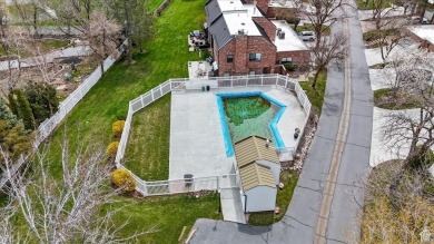 Dreaming of golf course views and a fully remodeled home? This on Oakridge Country Club in Utah - for sale on GolfHomes.com, golf home, golf lot