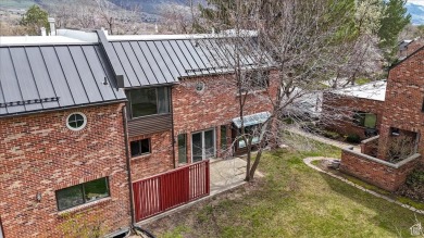 Dreaming of golf course views and a fully remodeled home? This on Oakridge Country Club in Utah - for sale on GolfHomes.com, golf home, golf lot